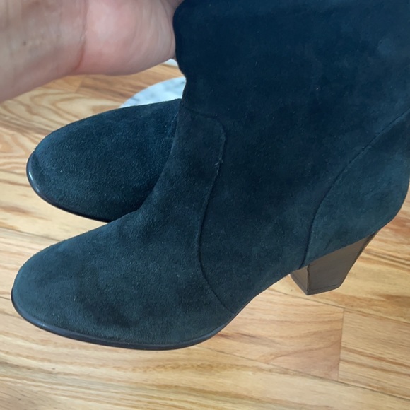Suede under knee black boots - Picture 10 of 16